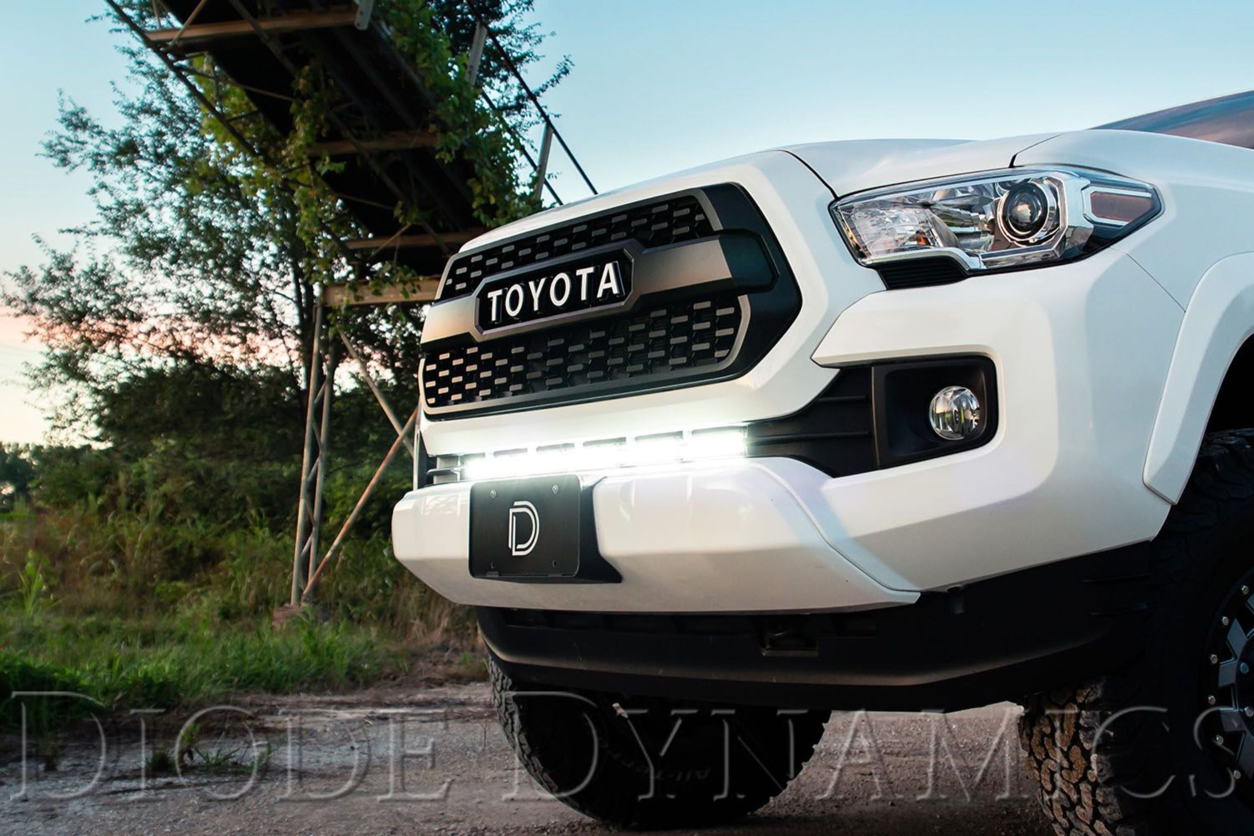 DD Grille Light Kit: Toyota Tacoma (16-20) (SS30 Bar / White / Driving Beam) - product image 8